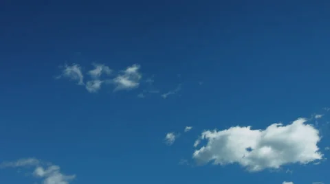 White clouds on a deep blue sky 4k Vidéo 49413556