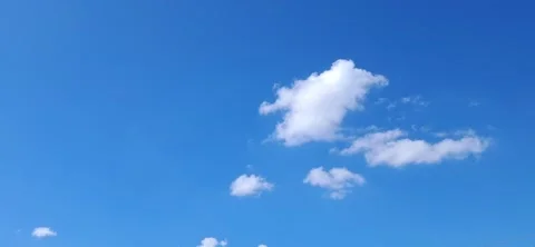 White Clouds in Deep Blue Sky 動画素材 335087060