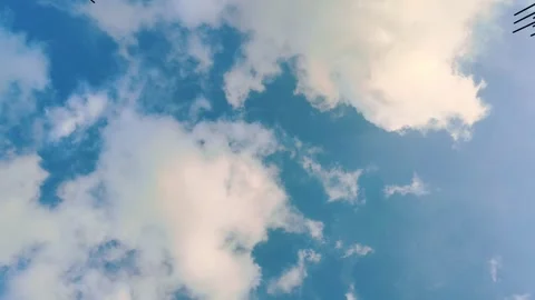 White clouds drifting across blue sky during sunny day creating beautiful a.. Vídeos de archivo 345424454