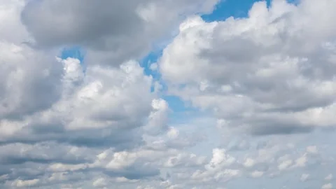 The white clouds drifting across the sky turn into dark rain clouds, time lapse 動画素材 343359926