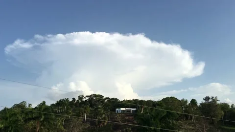 White clouds of explosive shape in the sky. 動画素材 136673639