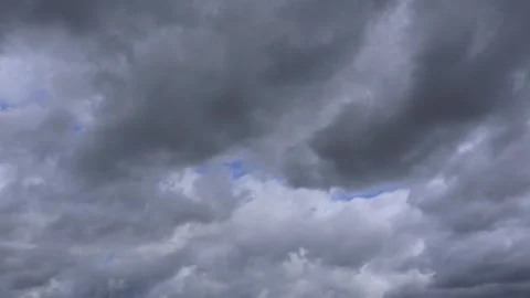 White clouds float across the blue sky. Timelapse Stock-Footage 335302960