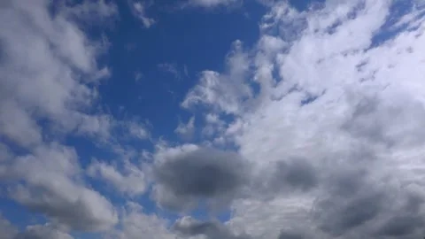 White clouds float across the blue sky. Timelapse Stock-Footage 335303026