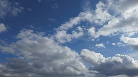 A White clouds fly in the sky Foto stock