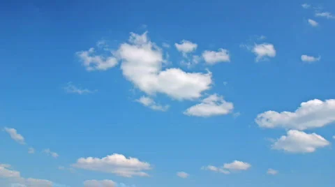 White clouds flying on blue sky - motion background time-lapse Vidéo 770228