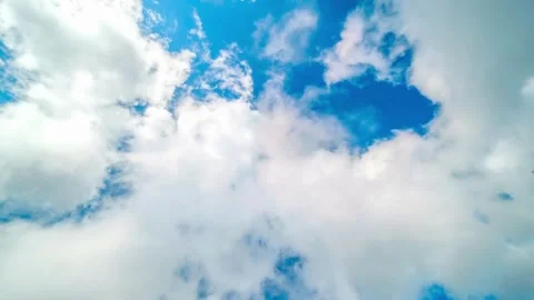 White clouds flying on Clear Azure Blue Sky Beautiful View, Timelapse nature 스톡 동영상 336568998