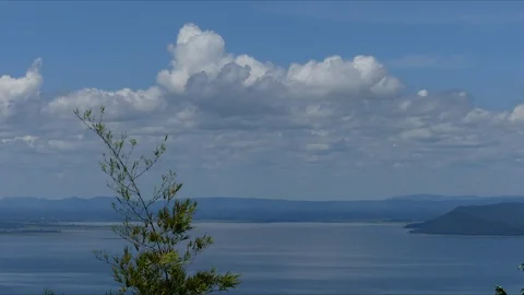 White clouds move across the river, time-lapse white clouds on sky, 스톡 동영상 95997598