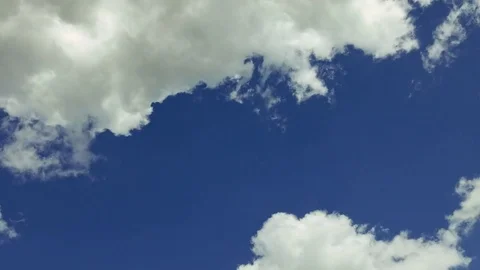 White clouds moving over blue sky timelapse 스톡 동영상 77810812