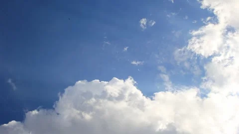 White clouds over blue sky and sun rays Video stock 249388070