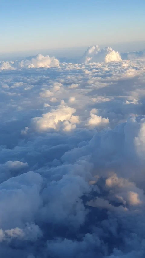 White clouds recorded from above the plane Vídeo Stock 336003769