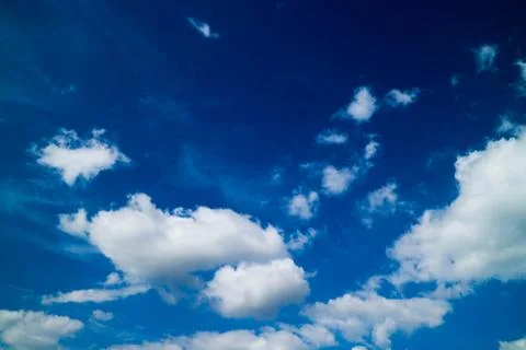 White clouds in the sky on a bright midday. Foto stock