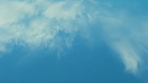 White Clouds in Sunny Blue Sky Time Lapse. Cloudy Blue Skyscraper, Timelapse. Ba Video stock 312385269