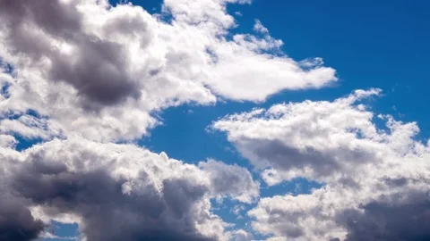 White clouds timelapse. Soft white clouds in the blue sky Видео 113683409