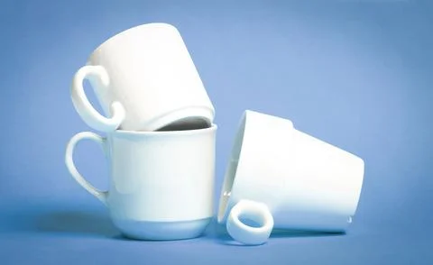 White coffee cups isolated on a solid background 库存照片