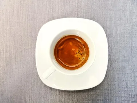 White cup of hot coffee on table Foto stock