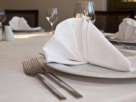 White decorated table in restaurant 库存照片