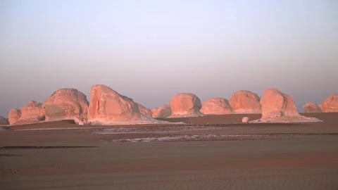 White Desert Egypt Chalk Rock Formations at Dusk with Dramatic Sky 스톡 동영상 341994932