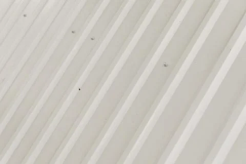 White diagonal pattern on metal smooth object Stockfoto's