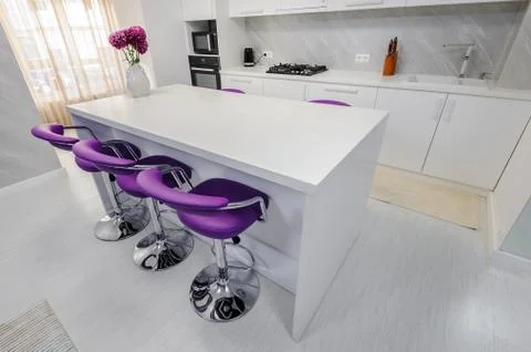 White dining table in modern kitchen Foto stock