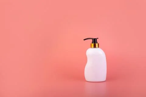 White dispenser bottle.  Cosmetic packaging with pump for shampoo, shave fo.. Stock Photos