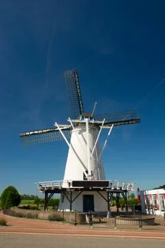 White dutch windmill Foto stock
