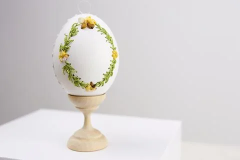 White Easter eggs made with decoupage technique with floral motifs and a 스톡 사진