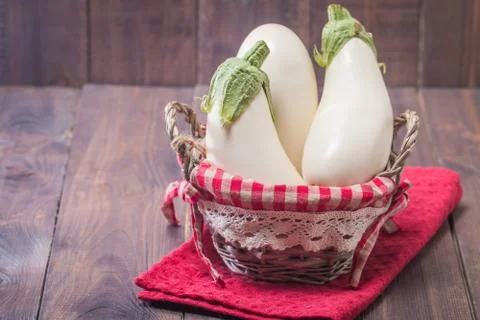 White eggplants in a basket Foto stock