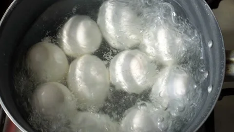 White eggs are cooked in a pot. One cracked egg. Water boils and bubbles. 스톡 동영상 88291046