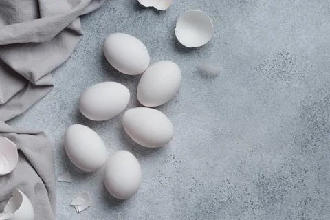 White eggs with egg shells Foto stock