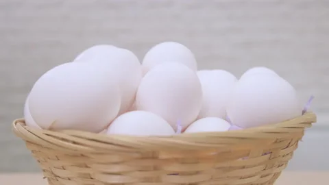 White eggs rotate in basket on light background close up Stock-Footage 170863349