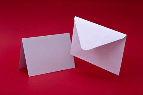 White envelope with blank white postcard. Mockup of love letter. Urgent mes.. Foto stock