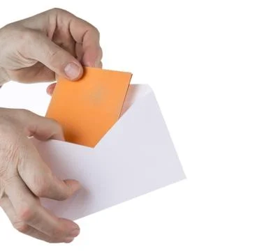 White envelope with paper note with man hand on the white background Foto stock