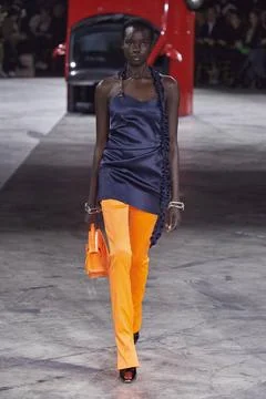  Off-White Fall Winter 2020 at Paris Fashion Week Off-White Fall Winter 20... 스톡 사진