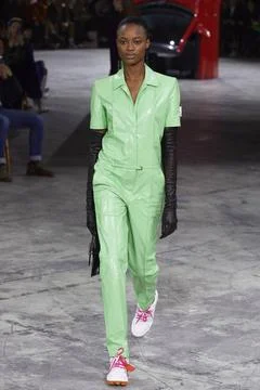  Off-White Fall Winter 2020 at Paris Fashion Week Off-White Fall Winter 20... 스톡 사진