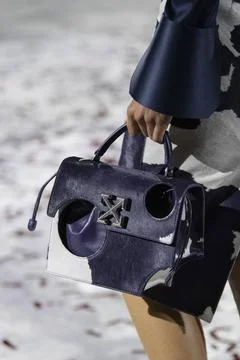  Off-White Fall Winter 2020 at Paris Fashion Week Off-White Fall Winter 20... 스톡 사진