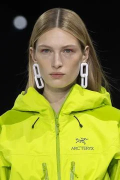 Off-White Fall Winter 2020 at Paris Fashion Week Off-White Fall Winter 20... Stock-Fotos