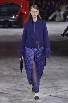  Off-White Fall Winter 2020 at Paris Fashion Week Off-White Fall Winter 20... 스톡 사진