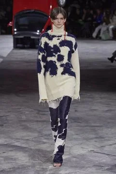  Off-White Fall Winter 2020 at Paris Fashion Week Off-White Fall Winter 20... 스톡 사진