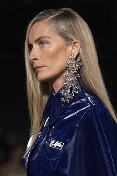  Off-White Fall Winter 2020 at Paris Fashion Week Off-White Fall Winter 20... 스톡 사진