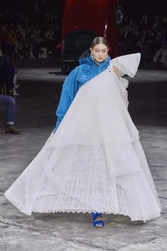  Off-White Fall Winter 2020 at Paris Fashion Week Off-White Fall Winter 20... Stock-Fotos