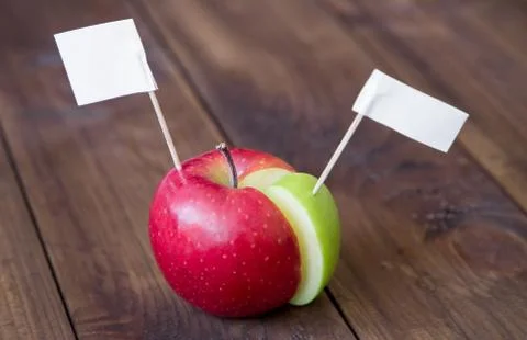 White flags thumbtack on chart made from apple Stock-Fotos