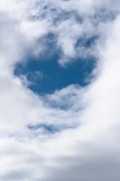 White fluffy clouds on a background of blue sky, soft focus. Foto stock