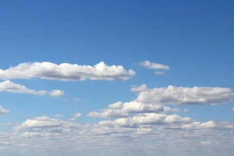 White fluffy clouds on a background of blue sky in summer. The concept of Foto stock