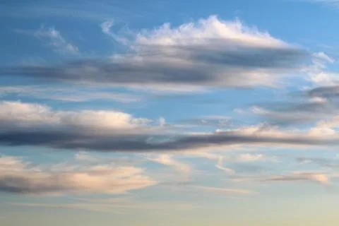 White fluffy clouds on a background of blue sky in summer. The concept of Foto stock