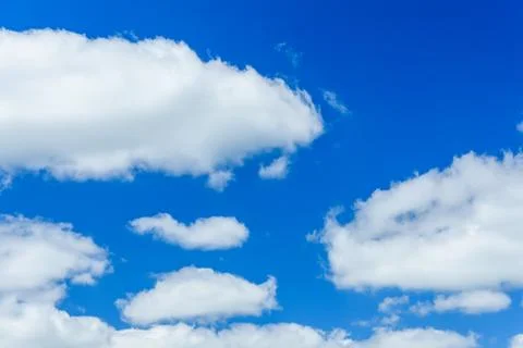 White fluffy clouds in deep blue sky Foto stock