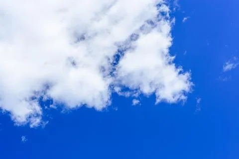 White fluffy clouds in a deep blue sky Foto stock