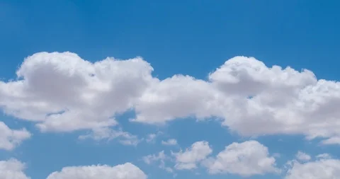 White fluffy clouds moving in the sky 스톡 동영상 91937299