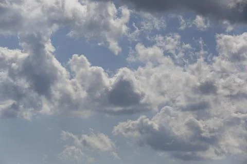 White fluffy clouds in the sky. Stockfoto's