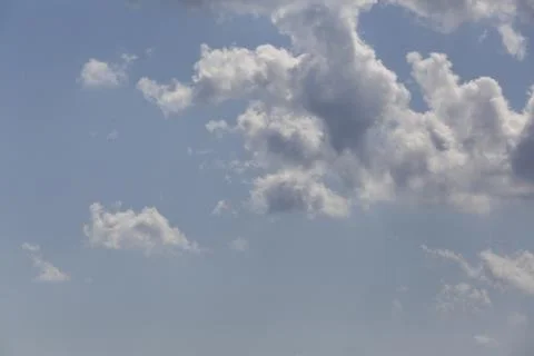 White fluffy clouds in the sky. Foto stock