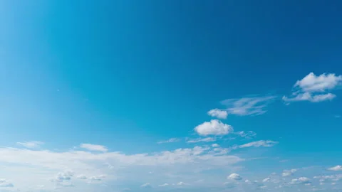White Fluffy Clouds Slowly Float Through the Blue Daytime Sky Timelapse Vídeo Stock 209383676
